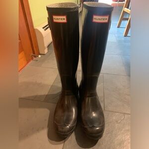Women’s black tall Hunter boots